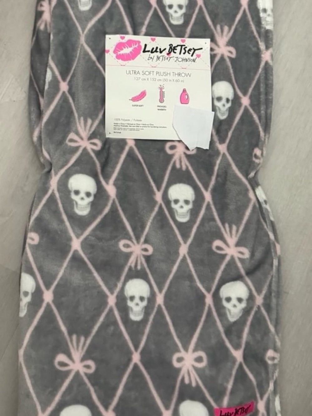 Luv Betsey Kids Gray & Pink Skull throw blanket